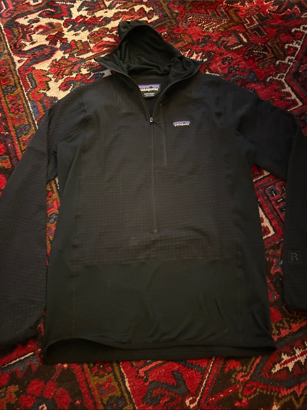 Men’s Patagonia R1 Black Half-Zip Pullover hoody, size Medium